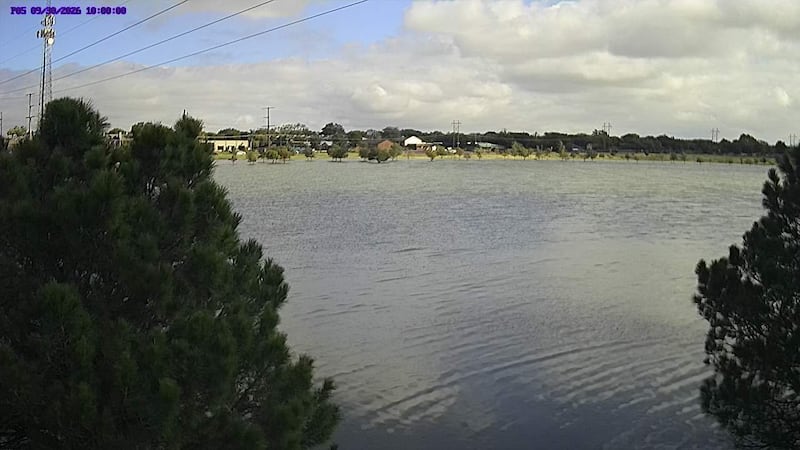 Las lagunas tipo playa alrededor de Amarillo superan el 50% de su capacidad, y una de ellas...