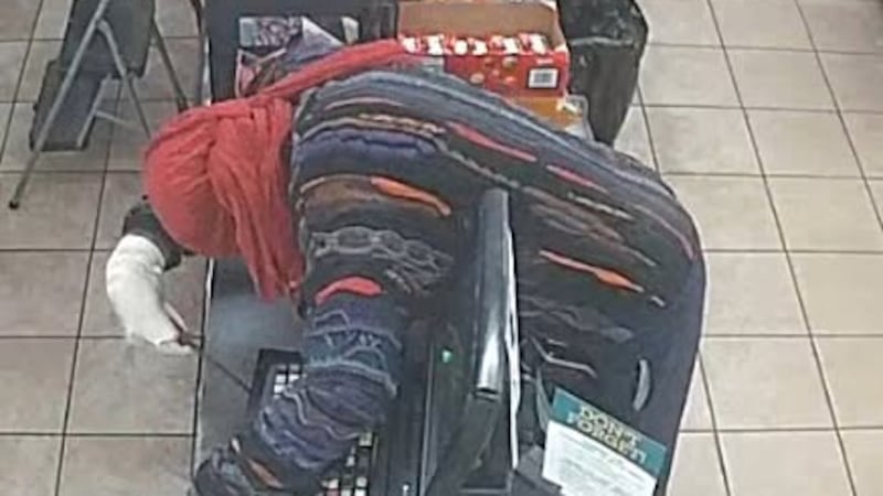 Cualquier persona que tenga información puede comunicarse con el Departamento de Policía de...