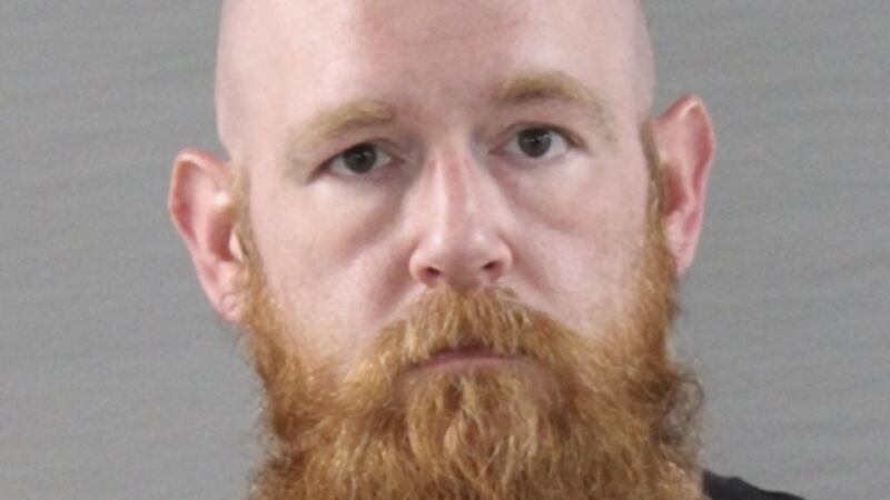 Merrell ha sido arrestado y acusado de un delito grave de primer grado, que conlleva una pena...