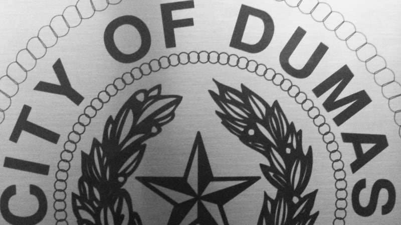 Los ingenieros y el personal del departamento de agua han estado trabajando día y noche para...