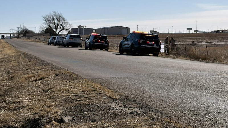 Por el momento, no hay indicios de que se trate de un acto delictivo. La muerte se está...