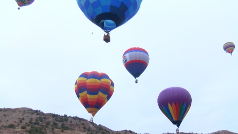 El lanzamiento incluyó 14 globos aerostáticos diferentes que despegaron al amanecer.