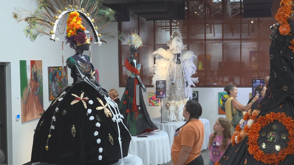 Fue una noche increíble, y todos quedaron impresionados por los hermosos vestidos de la...