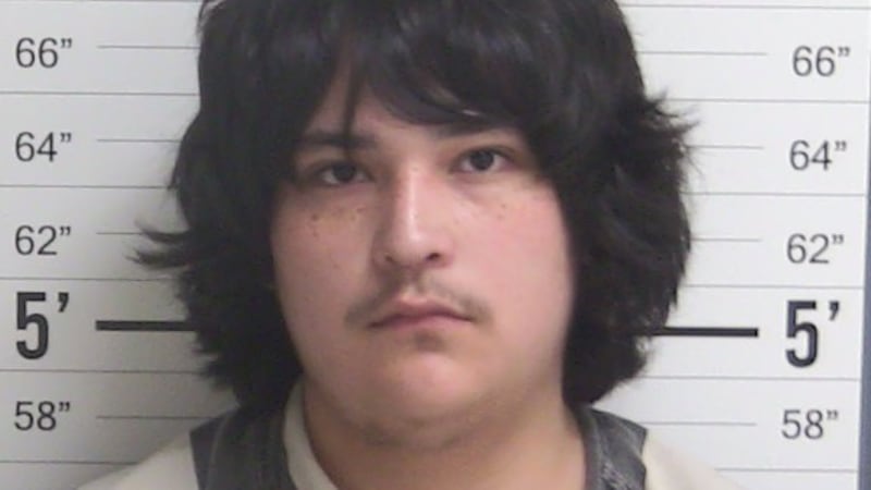 Según los registros judiciales del condado Curry, un juez desestimó todos los cargos, excepto...