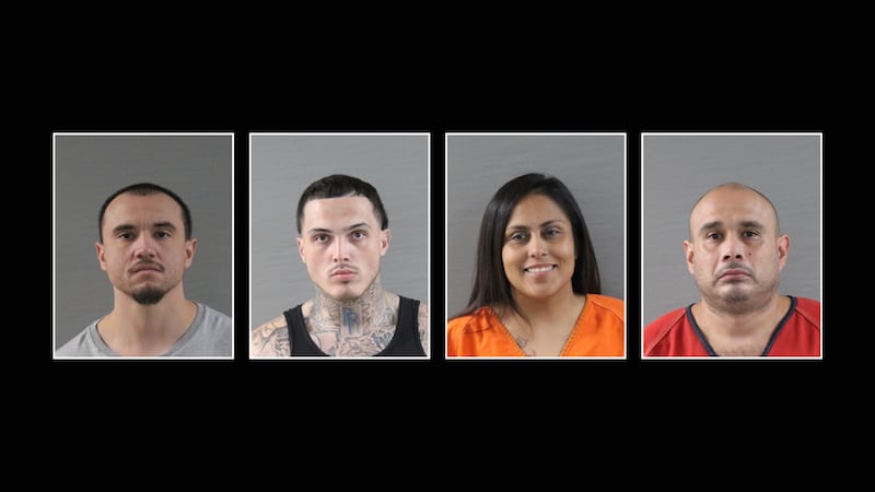 En una entrevista con los agentes, Ramos admitió haber vendido metanfetamina y declaró que...