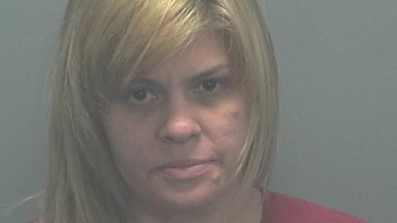 Los documentos judiciales indican que Julie Kristen Dabney sabía que había atropellado al...