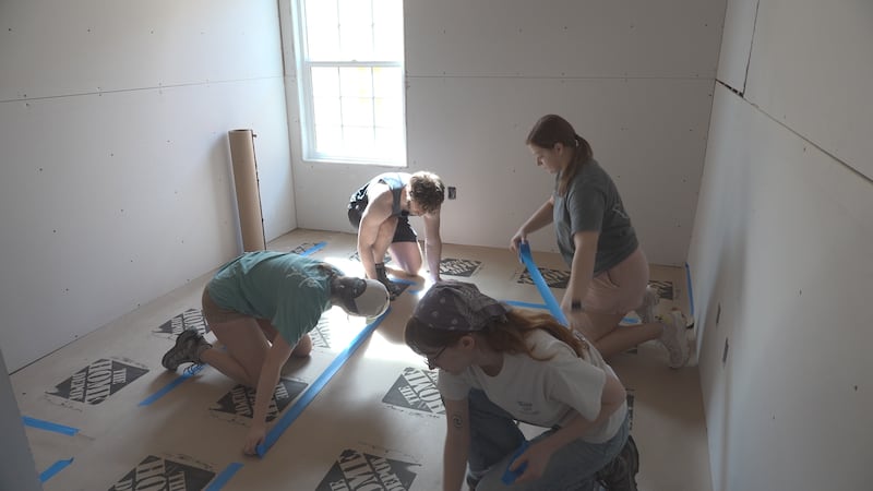 Durante las próximas dos semanas, estudiantes universitarios estarán voluntariando con...