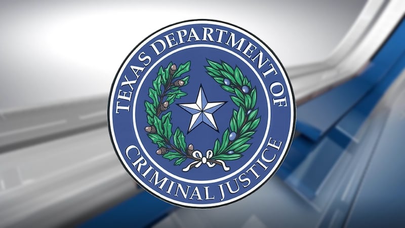 Según la Oficina del Sheriff del condado Potter, los agentes penitenciarios Crystal West y...