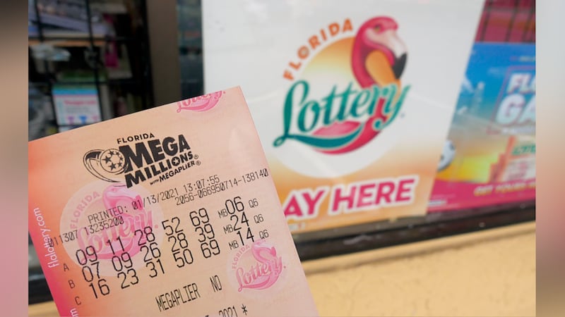 El Mega Millions ahora acumula 893 millones de dólares luego de que no hubiera boleto ganador...
