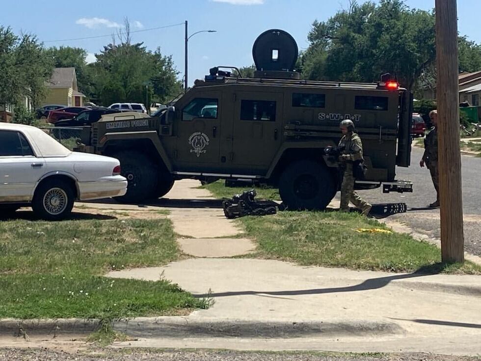 APD working SWAT situation