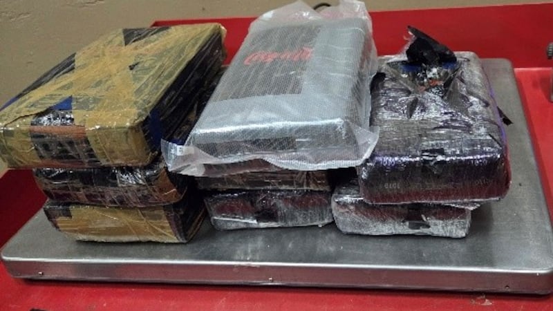 Las autoridades señalan que, según los informes, las drogas se transportaban desde California...