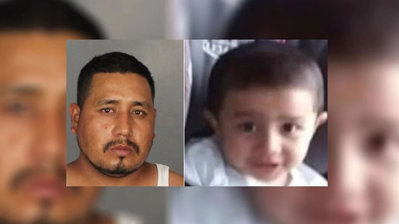 Lorenzo Gonzales (izquierda), está acusado en relación con la muerte de su hijo, Frankie...