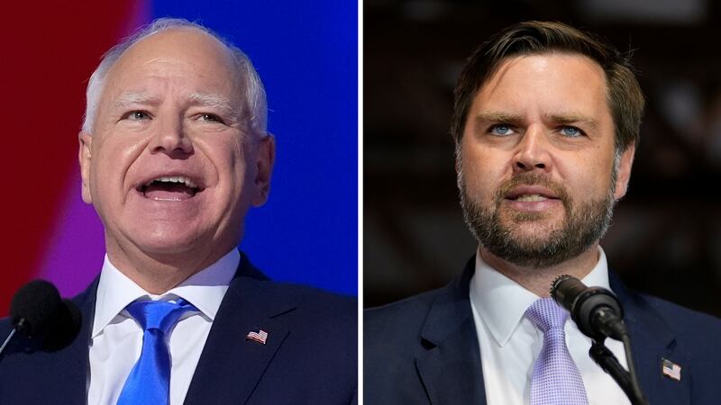 El candidato demócrata a la Vicepresidencia y gobernador de Minnesota, Tim Walz, a la...
