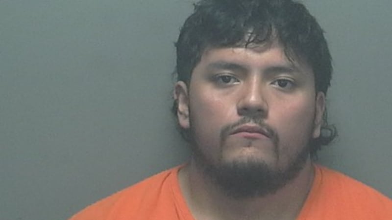 Los documentos muestran que “apretó la pierna del menor con la mano o las manos, causándole la...