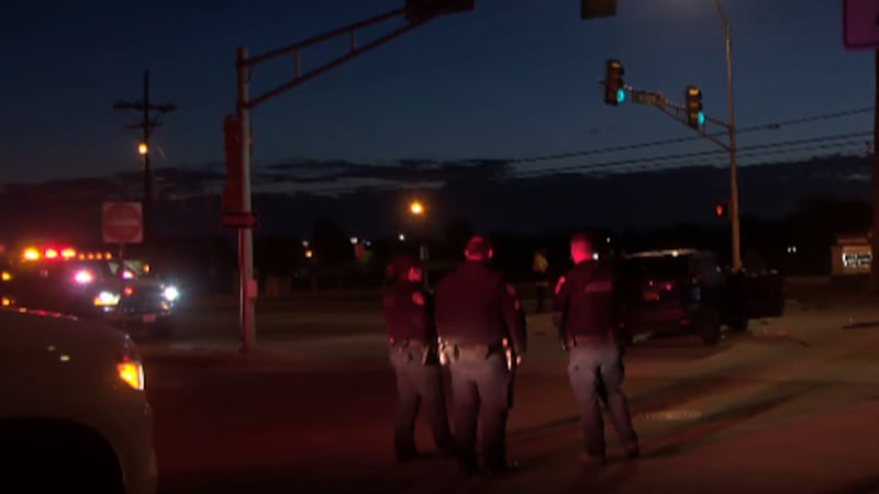 Las autoridades indican que el conductor de uno de los vehículos involucrados se dio a la fuga...