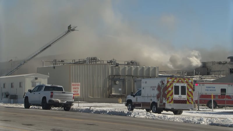 El incendio en la planta Preferred Beef en Booker ha dejado a más de 300 personas...