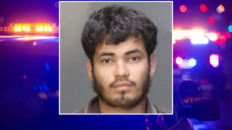 Elmer López-Hernández, de 20 años, está acusado de abuso sexual a un menor mediante contacto...