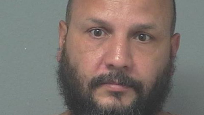 En una entrevista grabada, la víctima describió una serie de encuentros sexuales iniciados por...