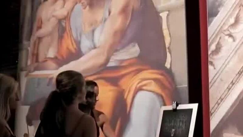 Esta presentación innovadora lleva a la audiencia a solo unos metros de piezas de renombre...