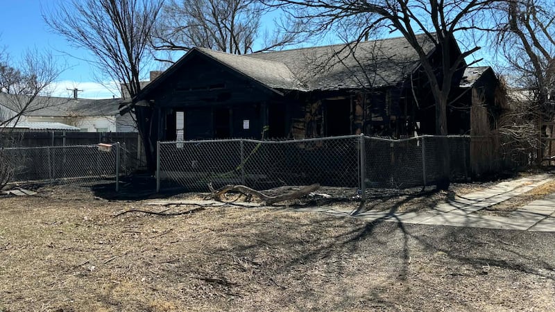 El único ocupante fue trasladado al hospital para ser sometido a observación por inhalación...