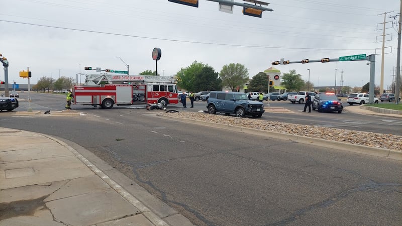 Las autoridades indican que el conductor de la motocicleta fue trasladado a un hospital.