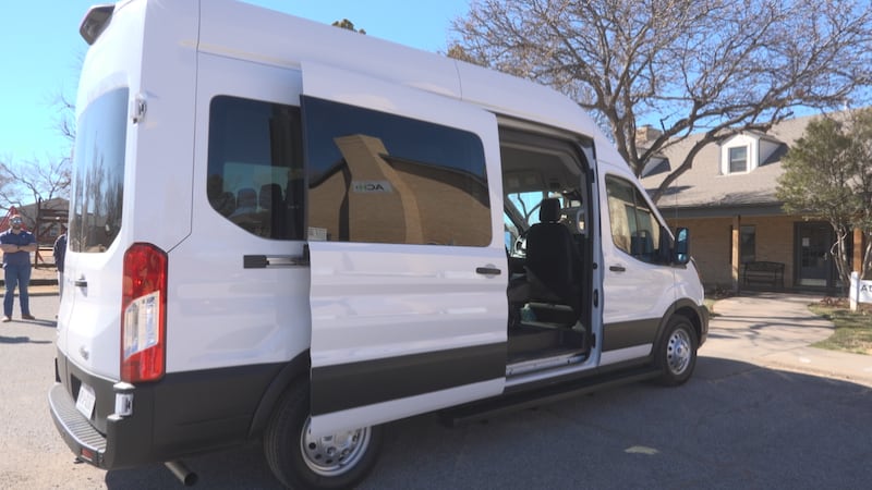 Amarillo Children’s Home recibe $40,000 de Parkhill para comprar una nueva camioneta