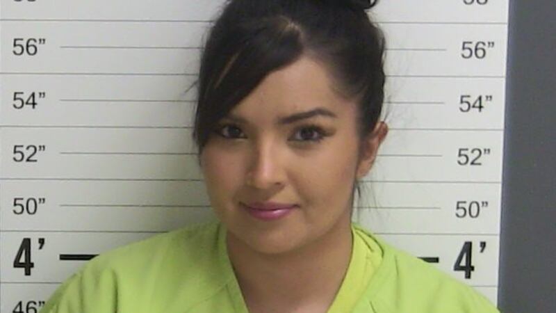 Alexandra Romero, de 28 años, le dijo a la policía que le disparó a su ex después de denunciar...