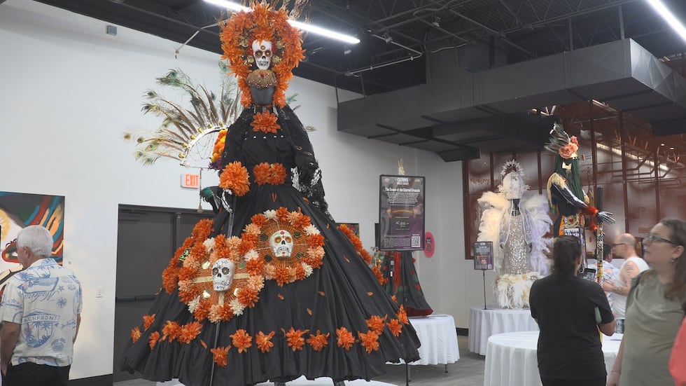 El Consejo de Artes Latino de Amarillo (ACLA) ha abierto su esperada exhibición de vestidos de...