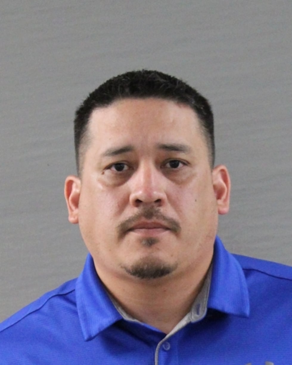 José Adrián Bosquez, de 39 años, está acusado de pagar para acceder a imágenes explícitas de...