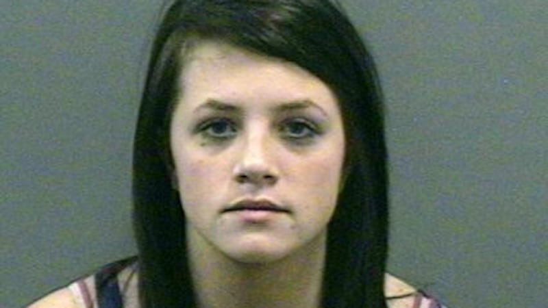 Los documentos judiciales muestran que Kelsi Karr admitió haber robado dinero del Western Bank...