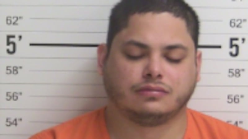 Después de varias horas, el hombre identificado como Reggie Burgos, de 27 años, dejó de...