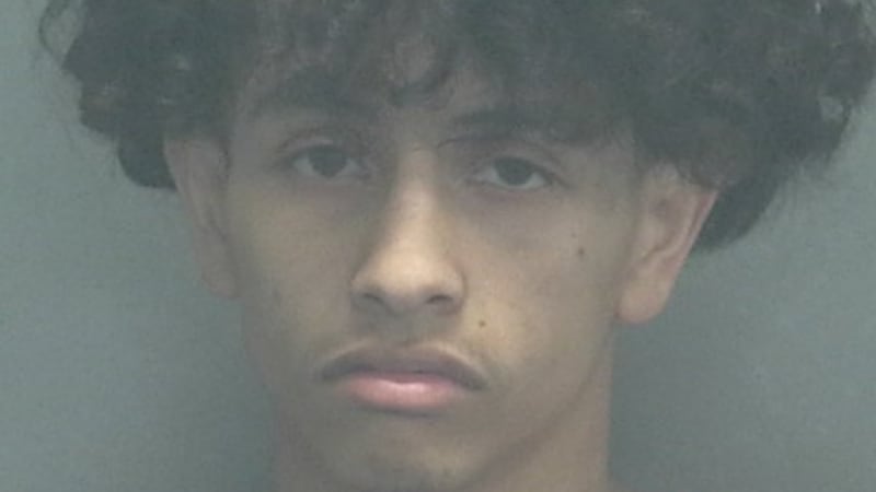 La policía de Amarillo arrestó a un adolescente acusado de un tiroteo desde un vehículo.