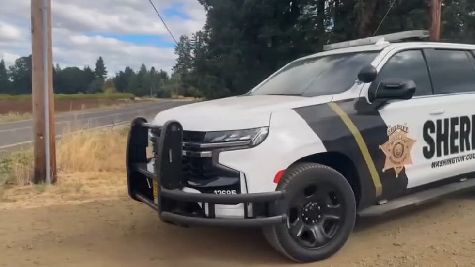 Las autoridades investigan como un quíntuple homicidio la muerte de cinco personas y varios...
