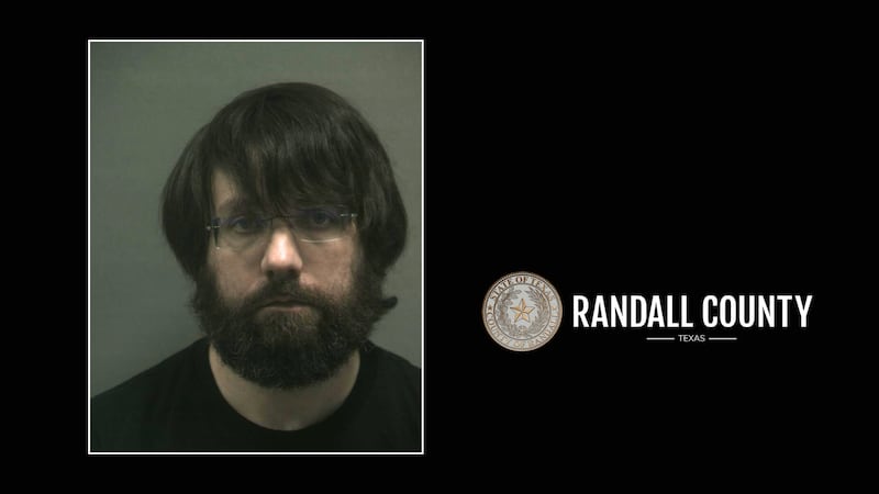 Brandon Wayne Jones, de 36 años, fue detenido en octubre de 2022 acusado de abuso sexual...