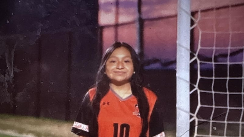 Si tiene información o sabe dónde se encuentra, póngase en contacto con el Departamento de...