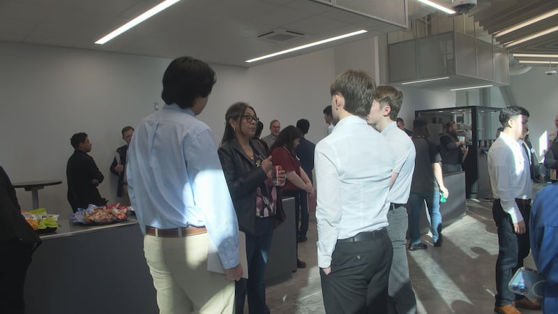 Los estudiantes que asistieron participaron en entrevistas simuladas e intercambiaron...