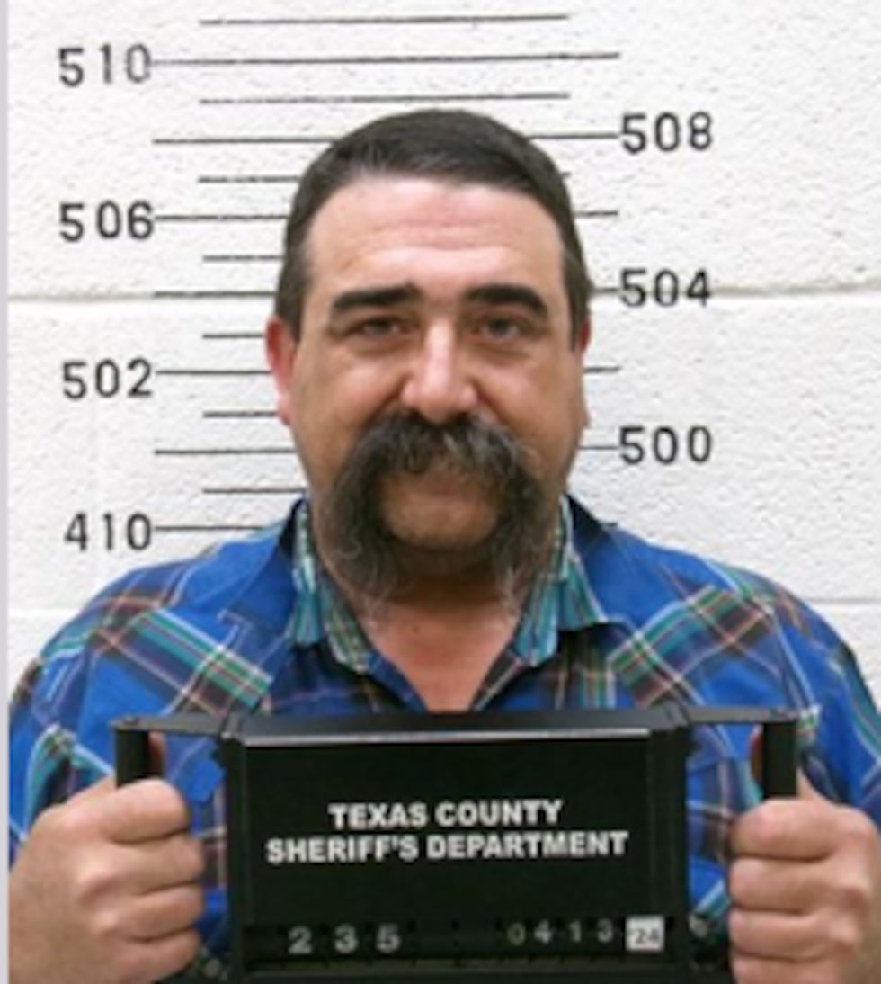 Cole Twombly está acusado, junto a otras cuatro personas, de los asesinatos de Veronica Butler...
