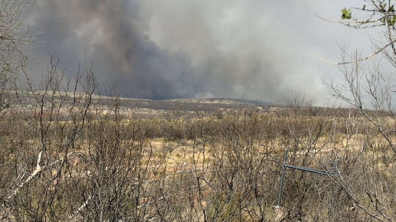 Departamento de Bomberos de Stinnett respondiendo al incendio en Hutchinson