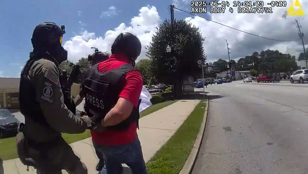 Retiran cargos contra reportero Mario Guevara