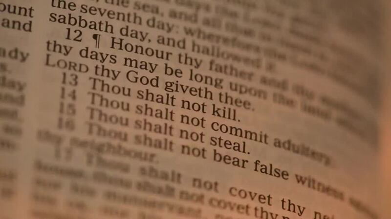 Los activistas han demandado a varios distritos escolares para detener la ley.