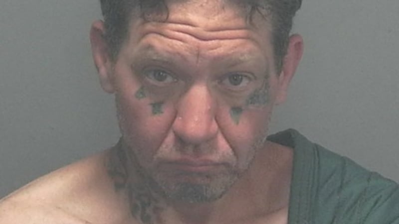 Michael Noel Beams, de 46 años, está acusado de apuñalar a otro hombre el 19 de marzo.