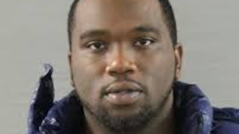 Dado que Tavarus Tywane Dron fue detenido a una distancia de 20 a 30 pies del auto sin que se...