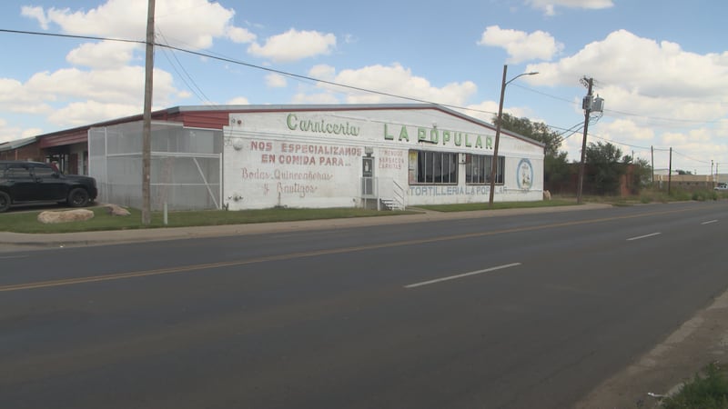Parte supermercado, parte restaurante, la Carnicería y Taquería La Popular es un pilar en la...