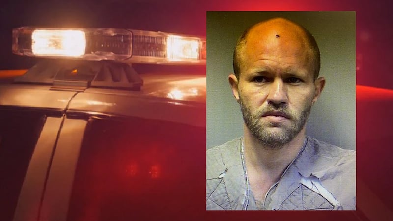 NO SE ACERQUE: Brandon Hogan se describe como un hombre blanco, 5'9 ″ de alto y 158 libras....