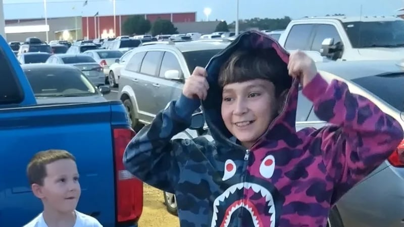 La víctima de 13 años del tiroteo ocurrido el 4 de julio en Clovis sigue luchando por su vida...