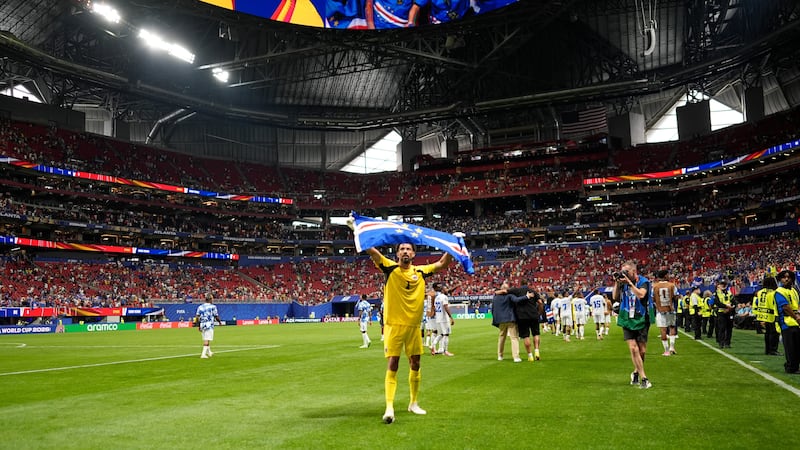 El portero de Cabo Verde Vozinha celebra el empate con España en el Grupo H de la Copa...