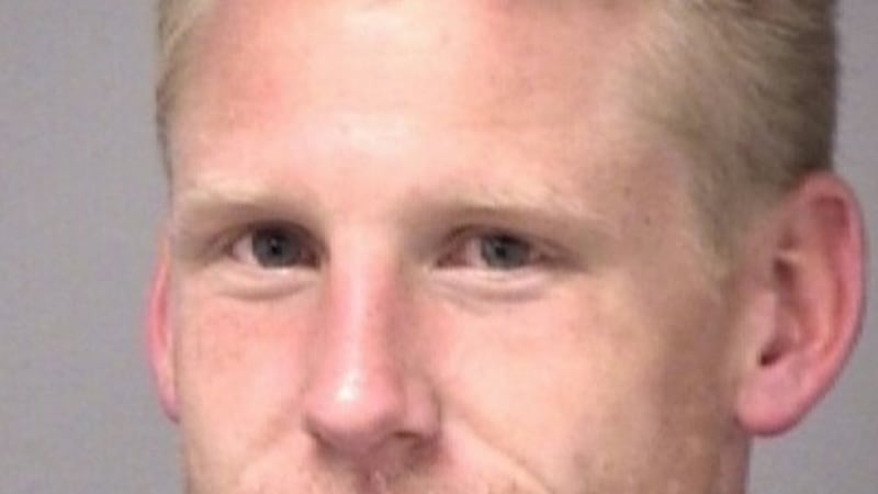 Amarillo Crime Stoppers está buscando a un hombre buscado por robo de una vivienda y...