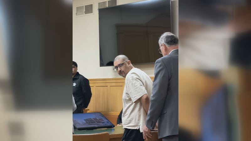 Los investigadores acusaron a Humberto Martínez de estrangular a la niña antes de prender...