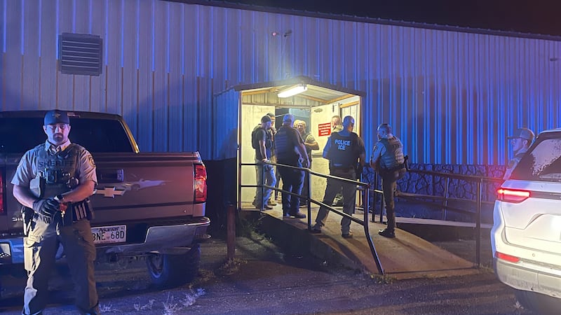 21 inmigrantes indocumentados detenidos por el ICE durante una investigación encubierta en una...