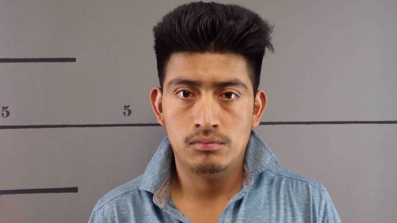 Si sabe dónde puede estar, llame a Moore County Crime Stoppers o envíe una pista en línea.